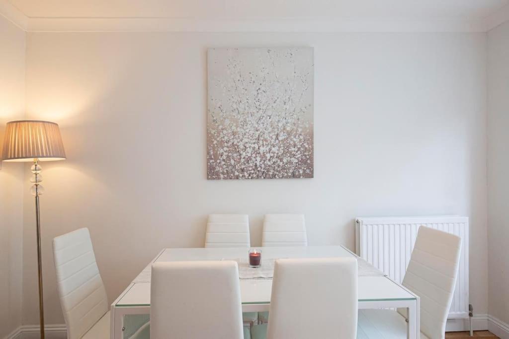 Villa 3 Bed House/Garden/Wi-Fi/Parking/Central Location Guildford Exterior foto