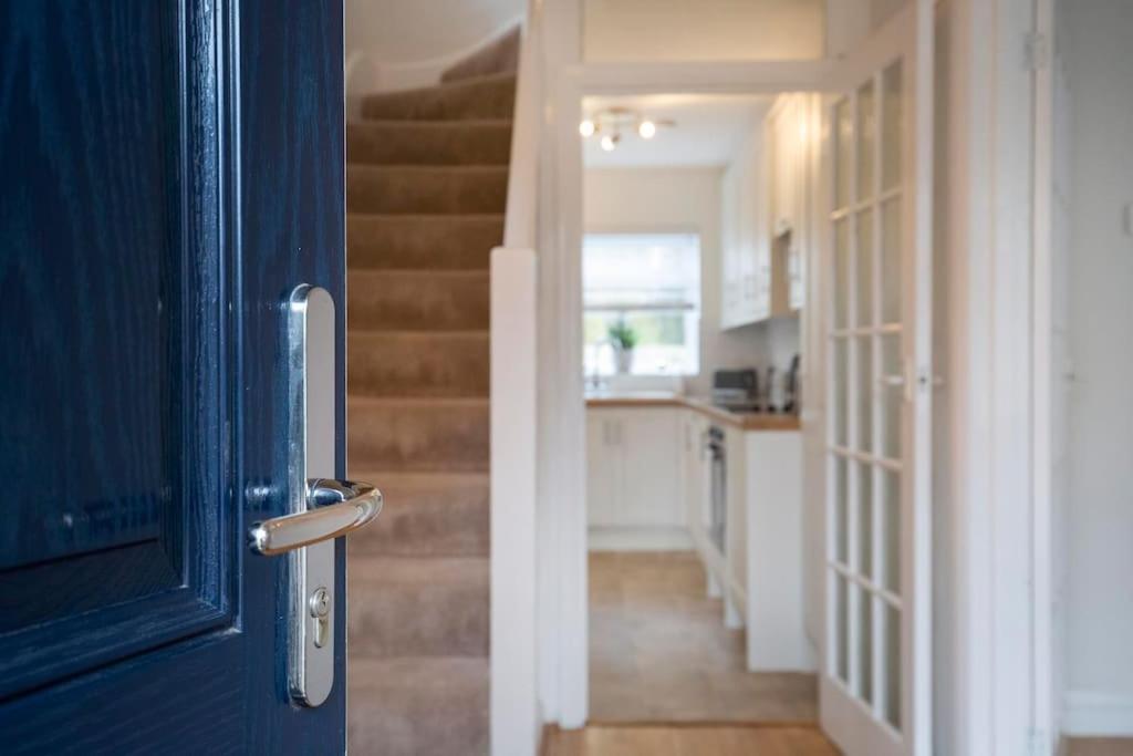 Villa 3 Bed House/Garden/Wi-Fi/Parking/Central Location Guildford Exterior foto