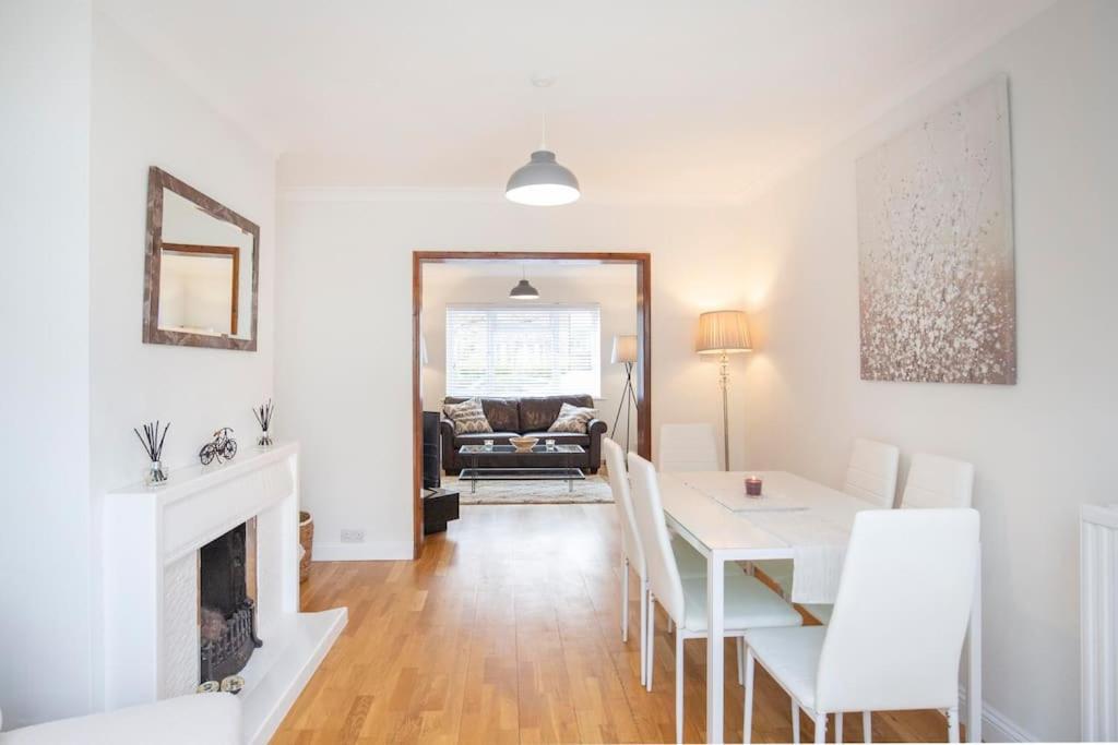Villa 3 Bed House/Garden/Wi-Fi/Parking/Central Location Guildford Exterior foto
