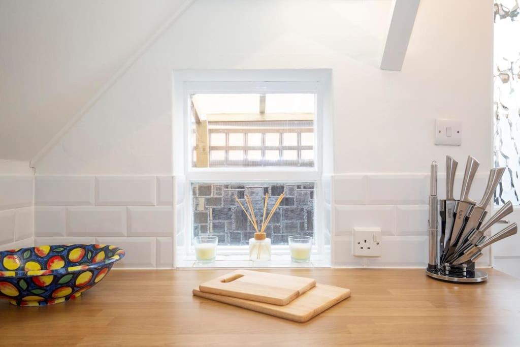 Villa 3 Bed House/Garden/Wi-Fi/Parking/Central Location Guildford Exterior foto