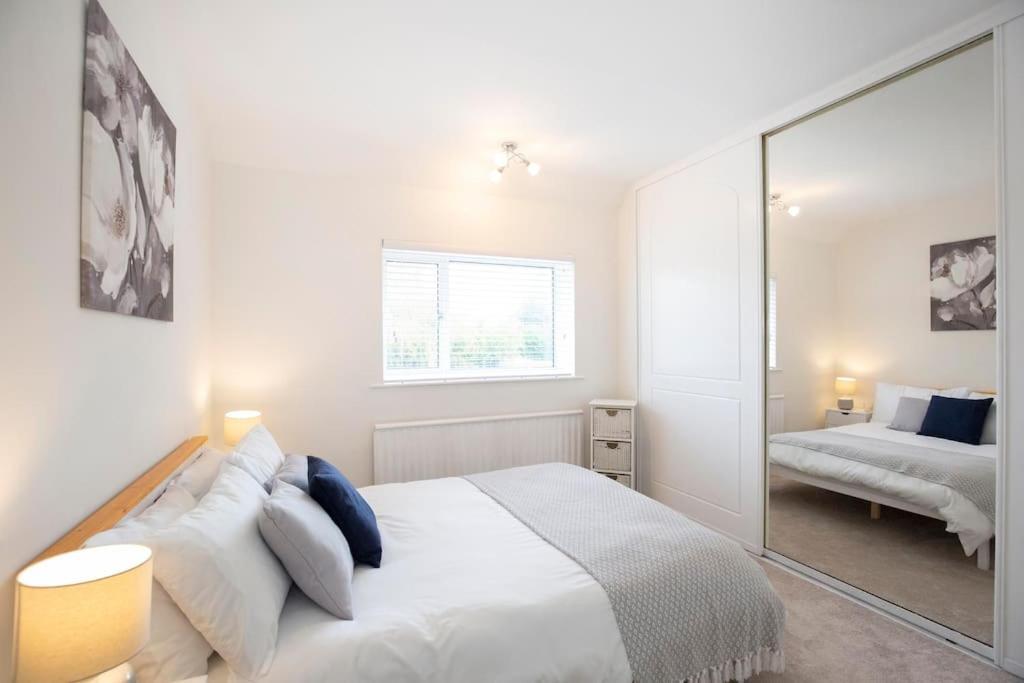 Villa 3 Bed House/Garden/Wi-Fi/Parking/Central Location Guildford Exterior foto